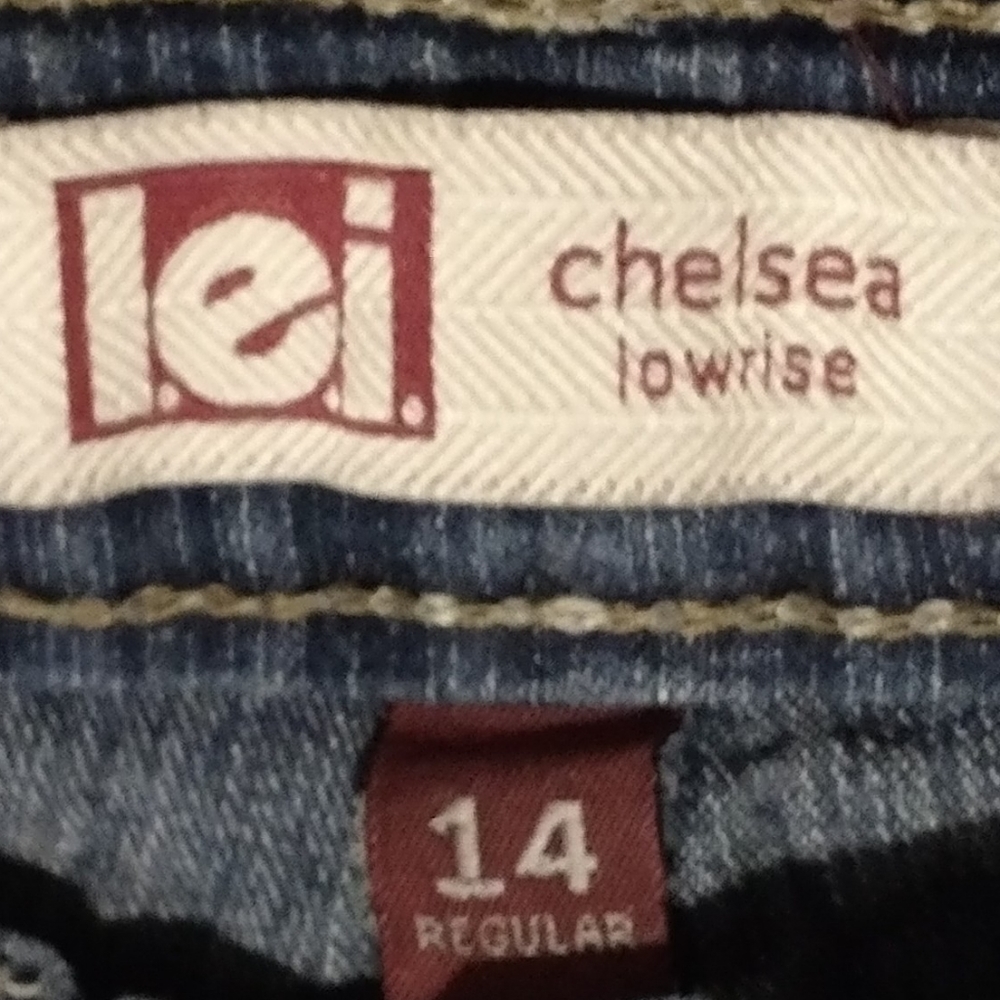 l.e.i. Denim Capris